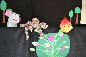 Puppenbühne: Horst, Finchen und die Spinne im Wald