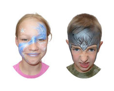 Kinderschminken und Glitzertattoos begeistern alle kleinen Gäste