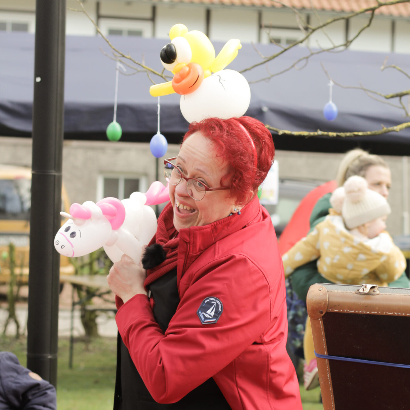 Ballonkünstler Anika beim Auftritt - eine der besten Ballonkünstlerinnen Deutschlands Ballonkünstler Anika beim Auftritt - eine der besten Ballonkünstlerinnen Deutschlands